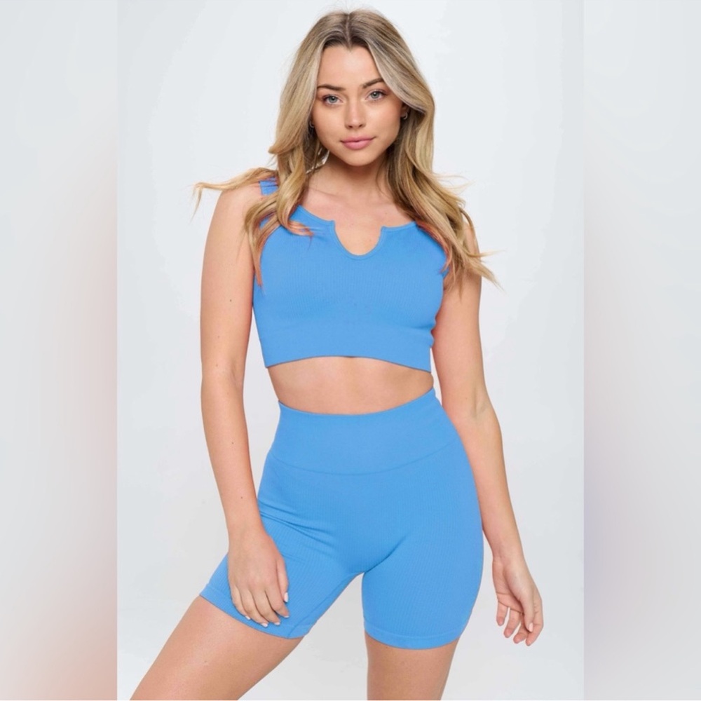 Periwinkle Seamless
Workout Set